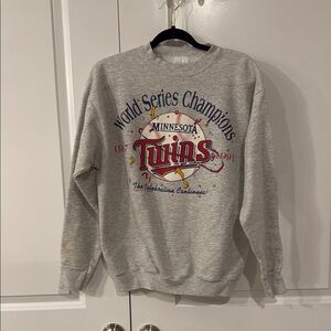 Lightly worn Minnesota Twins World Series Champions Vintage Crew size L